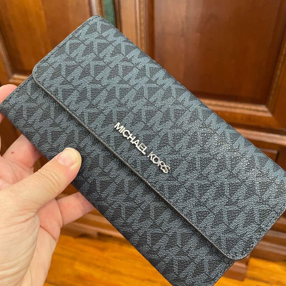 Michael Kors JetSet Admiral Blue Logo Wallet
